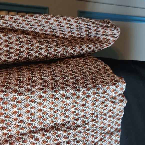 Loft Neutral Geometric Floral Blouse - Picture 9 of 13